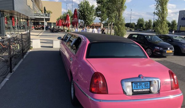 roze limousine huren